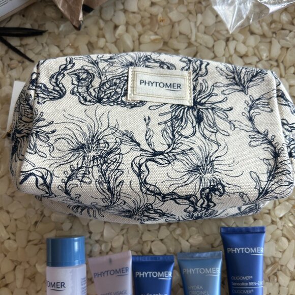 Phytomer "Seaside" Travel Bag and Skin Care Kit - Picture 4 of 4
